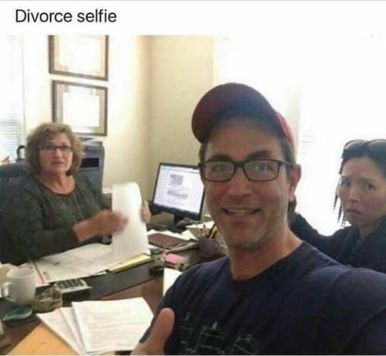 Divorce Selfie (540x499 29kb)